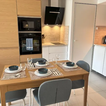 Very Comfortable Air-Conditioned 2 Rooms With Direct Beach Access And A Free Parking Daire Vias