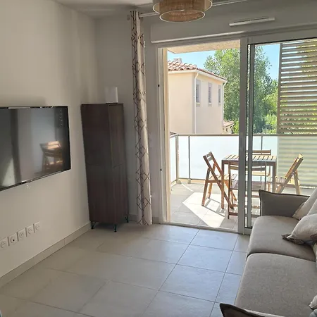 Daire Very Comfortable Air-Conditioned 2 Rooms With Direct Beach Access And A Free Parking *