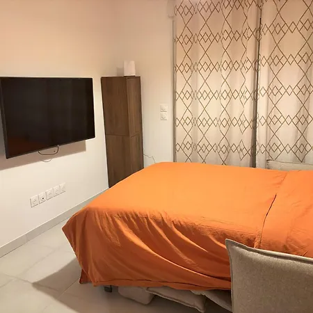 Very Comfortable Air-Conditioned 2 Rooms With Direct Beach Access And A Free Parking Daire *