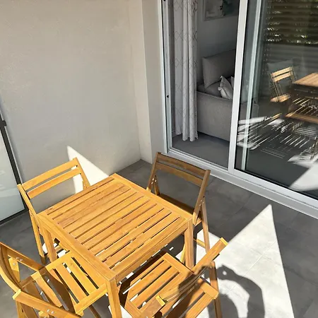 Very Comfortable Air-Conditioned 2 Rooms With Direct Beach Access And A Free Parking Daire Vias