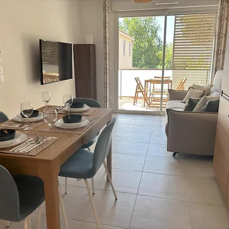 Very Comfortable Air-Conditioned 2 Rooms With Direct Beach Access And A Free Parking Daire *