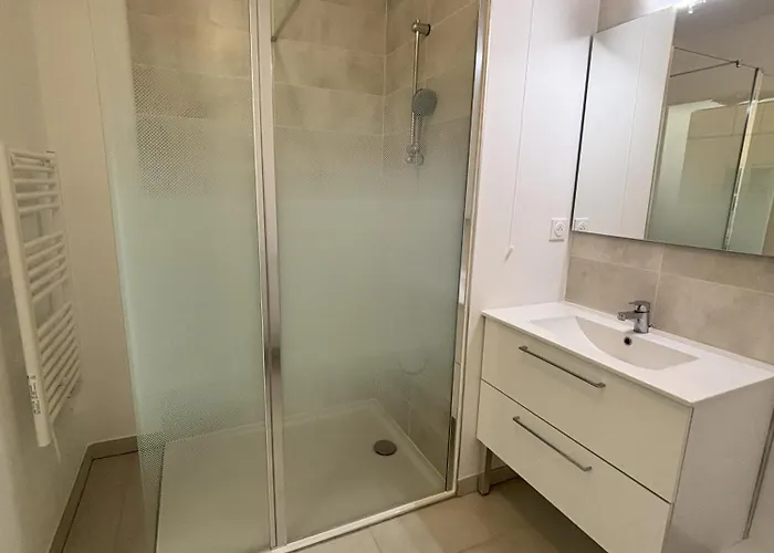 Very Comfortable Air-conditioned 2 With Direct Access And A Free Parking Vias