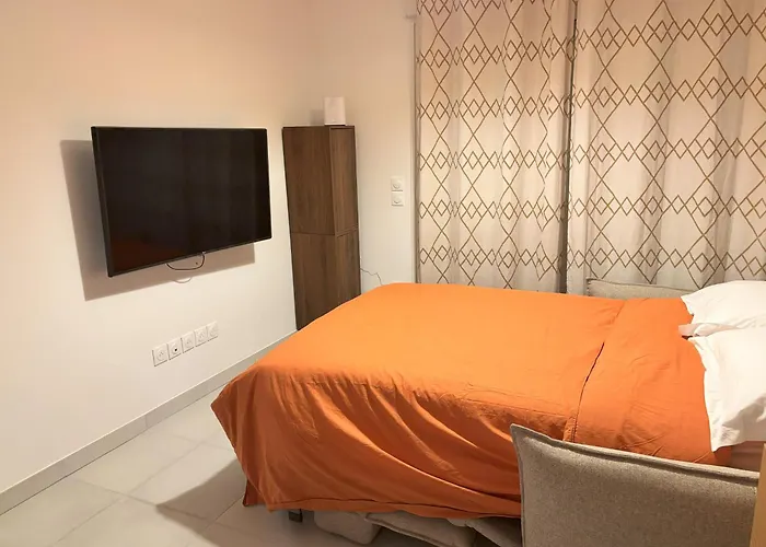 Very Comfortable Air-conditioned 2 With Direct Access And A Free Parking Apartmán *